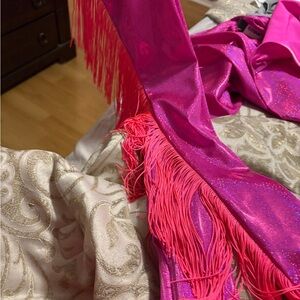 Hot pink gloves with fringe!